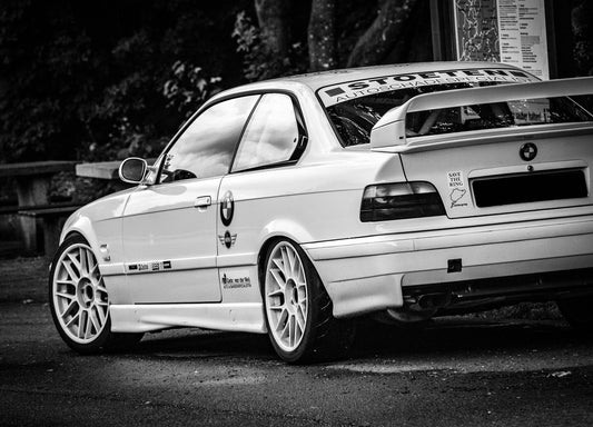 Les accessoires indispensables pour votre BMW Série 3 des années 90